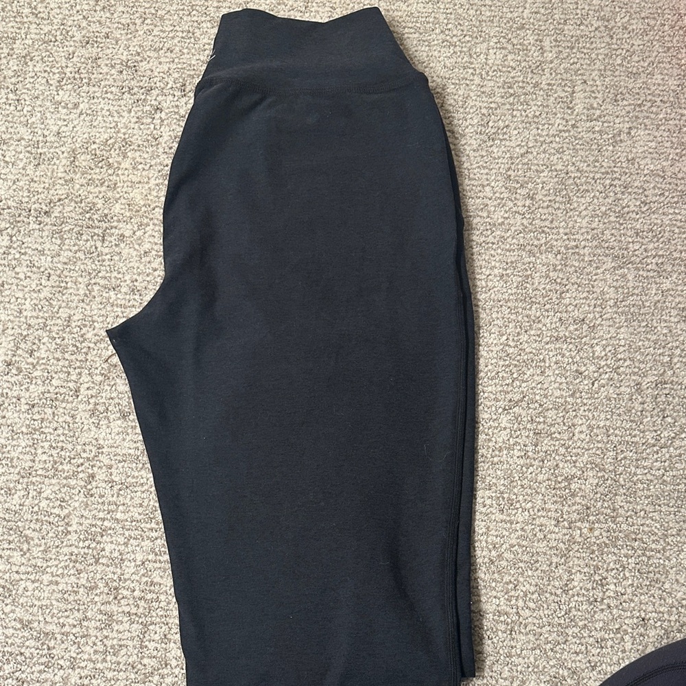 Beyond Yoga women  Black jogger Leggings